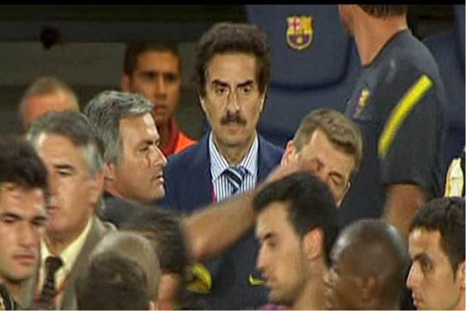 Il brutto episodio accaduto a margine della Supercoppa spagnola 2011: Jos Mourinho rifila una manata in faccia a Vilanova (allora vice di Guardiola), dopo la sconfitta del suo Real contro il Barcellona